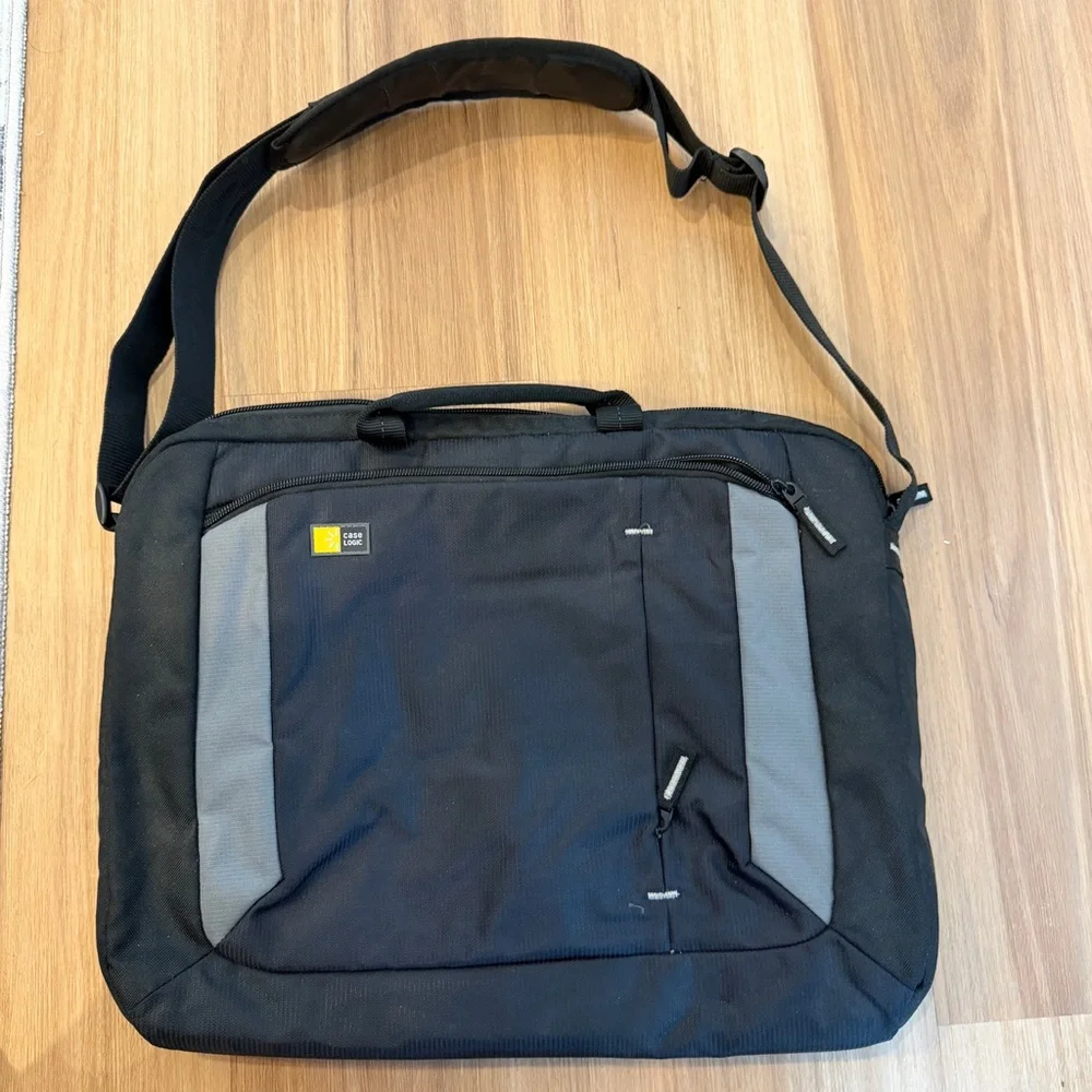 Case Logic Laptop Messenger Bag